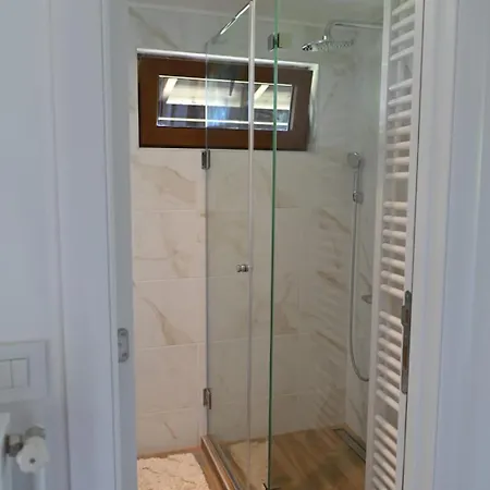 Nyaraló Dedovina Pakovrace